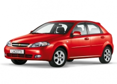 Chevrolet Lacetti красный хэтчбек спереди